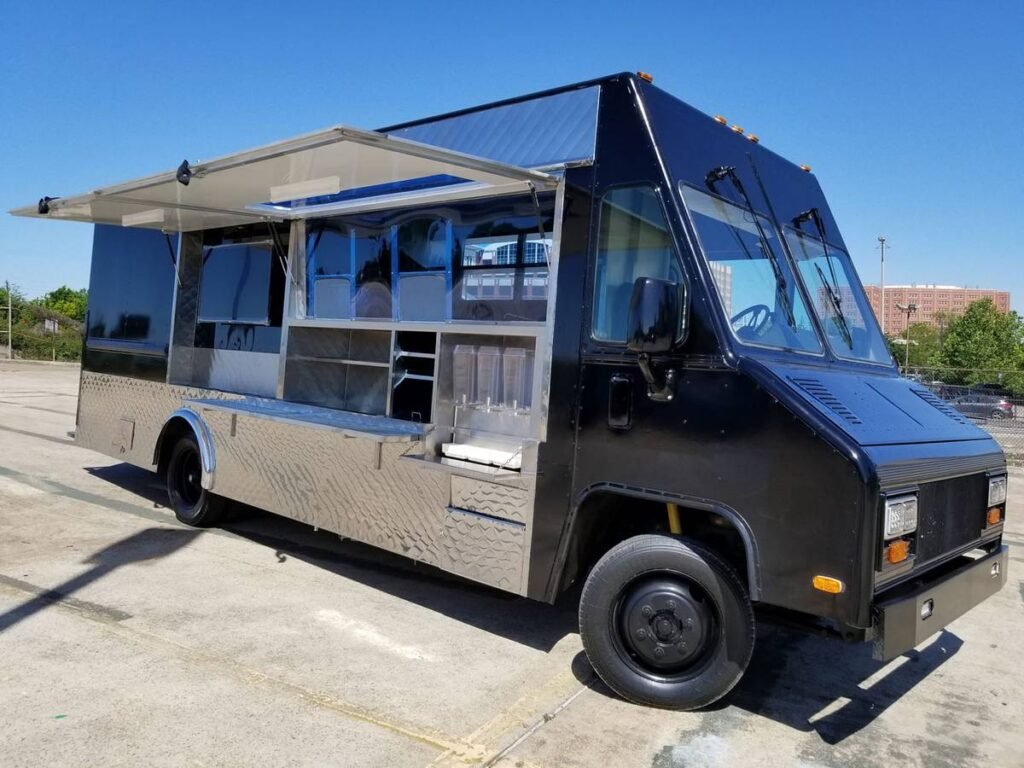 2000 MT45 Food Truck