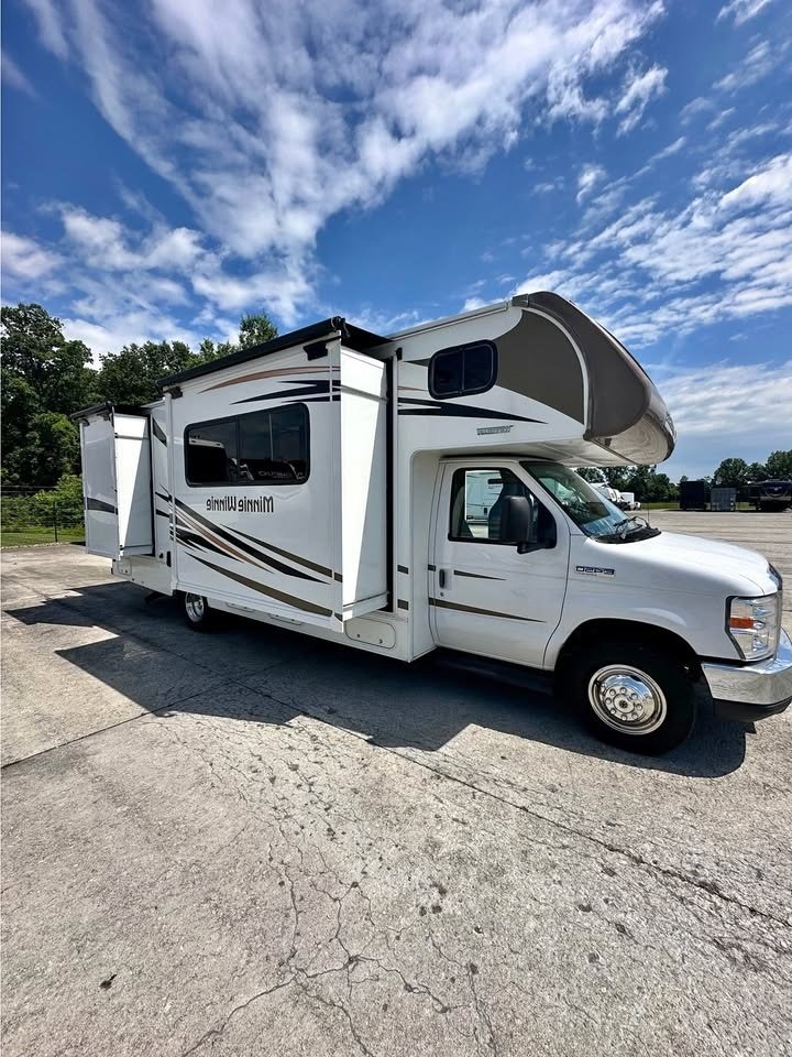 2018 Winnebago Minnie Winnie 26A
