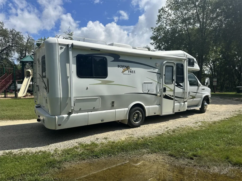 2010 BORN FREE MOTORCOACH 26RSB
