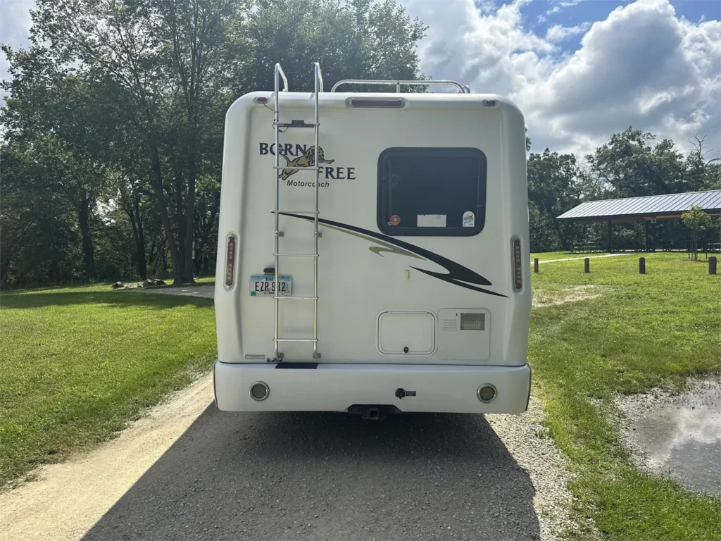 2010 BORN FREE MOTORCOACH 26RSB