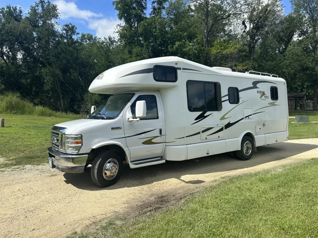2010 BORN FREE MOTORCOACH 26RSB